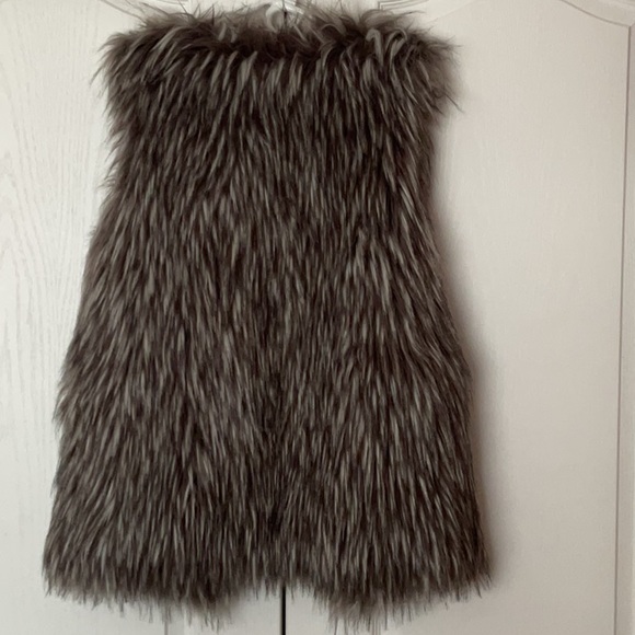 Signature Studio Faux Fur Vest - Picture 2 of 5
